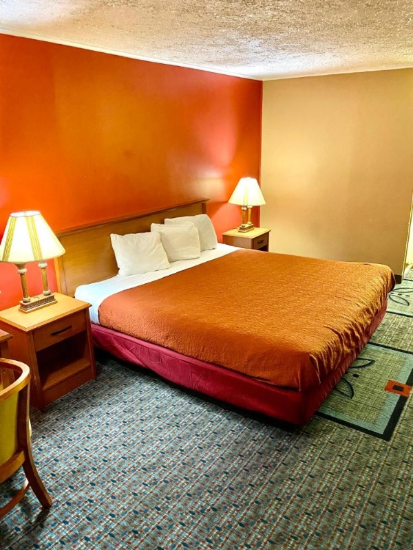 Plaza Inn Springfield image 8