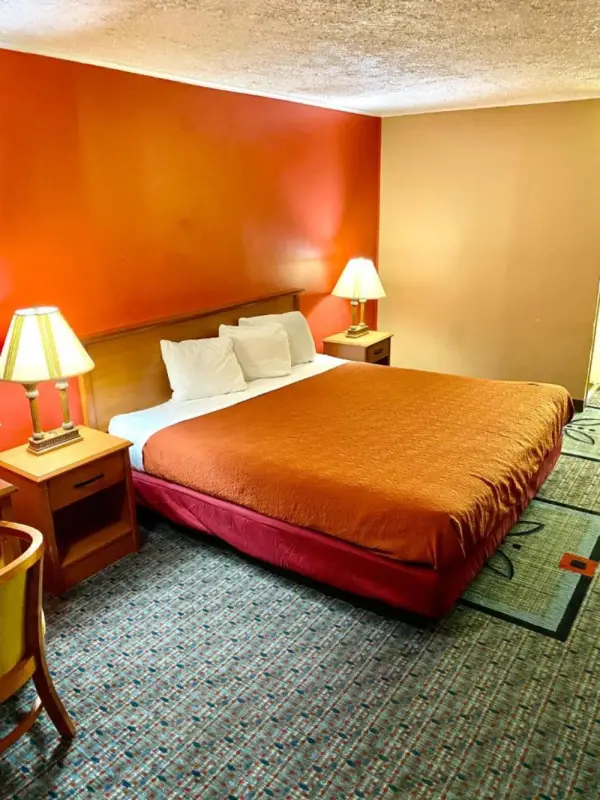 Plaza Inn Springfield 8